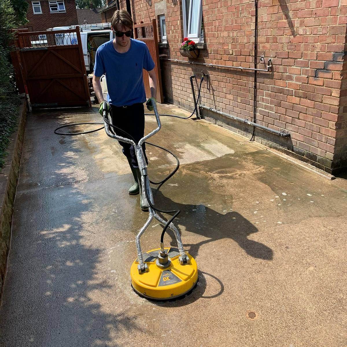 pressure washer driveways, patios or decking cleaning in Cheltenham